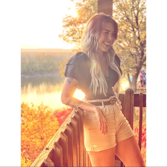 Meet your Posher, Nicole - Picture 4 of 6